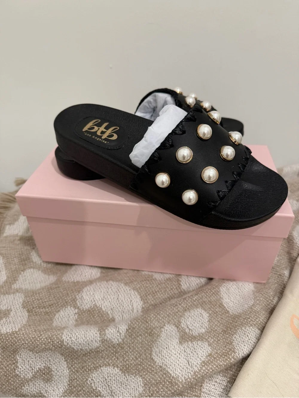 btb Los Angeles Cali Pearl-Stud Slide Sandal